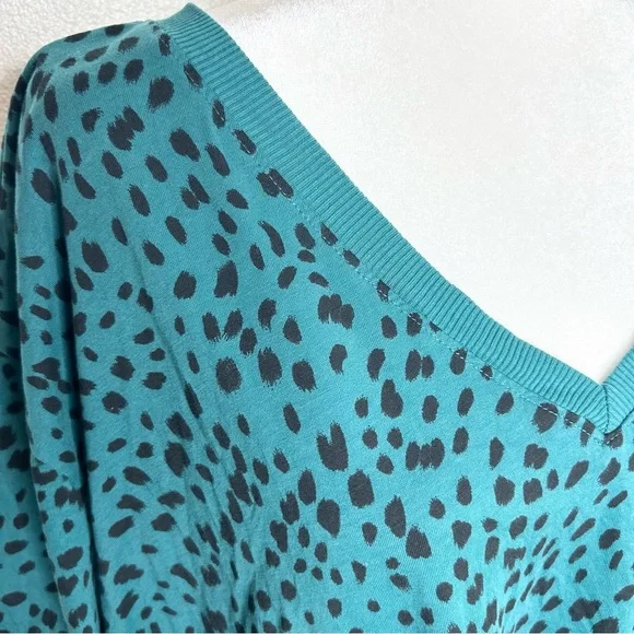 TORRID Herritage Womens Green Dotted V-Neck Short Sleeve T-Shirt Plus Size 3/ 3X - Picture 4 of 10